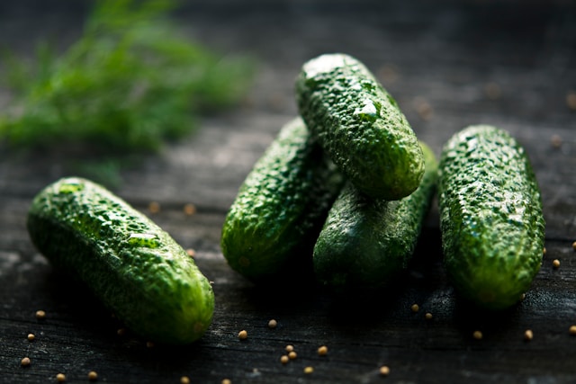 Самая лучшая летняя закуска — огурцы по–корейски: маринованные в особом соусе — хрустящие и ароматные
