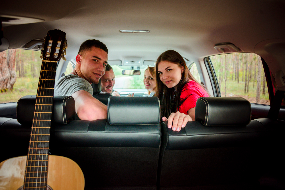 Small talk внутри автомобиля — базовый этикет: на какие темы говорить с водителем и другими пассажирами
