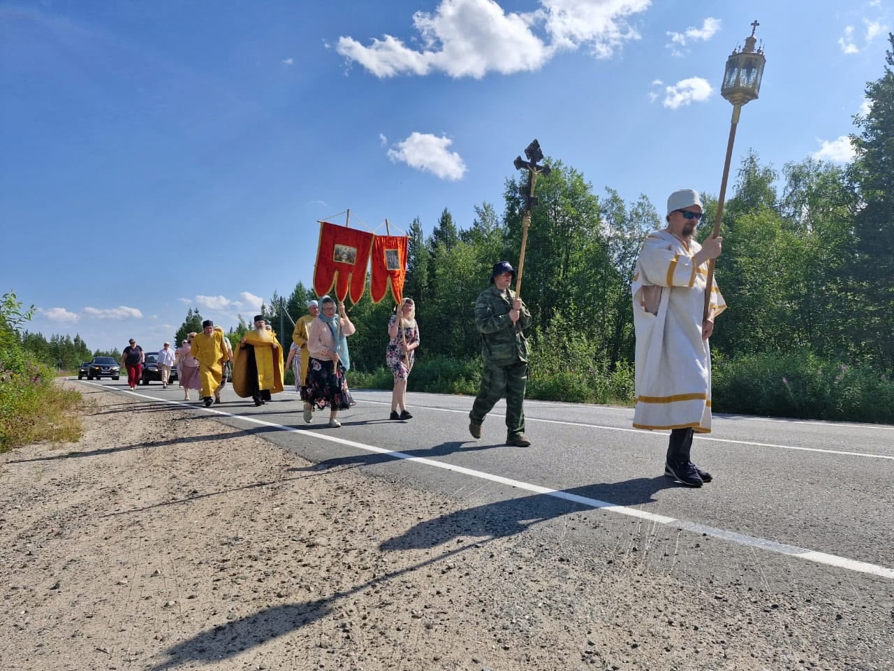 В Ловозере под звон передвижной колокольни прошел Крестный ход — участвовали и жители Санкт-Петербурга