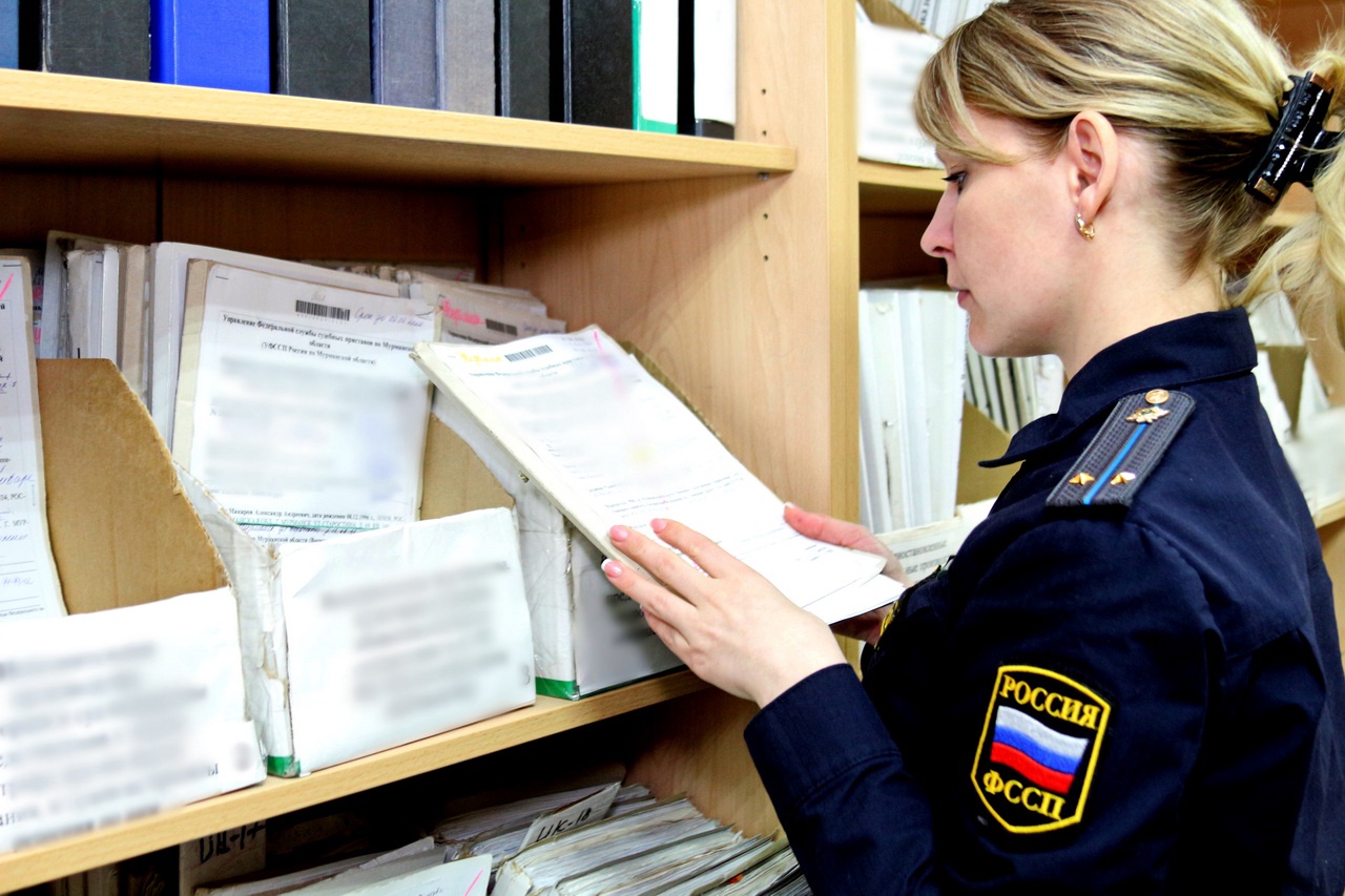 В Кандалакше алиментщику пригрозили «уголовкой» — тот сразу погасил 200-тысячный долг