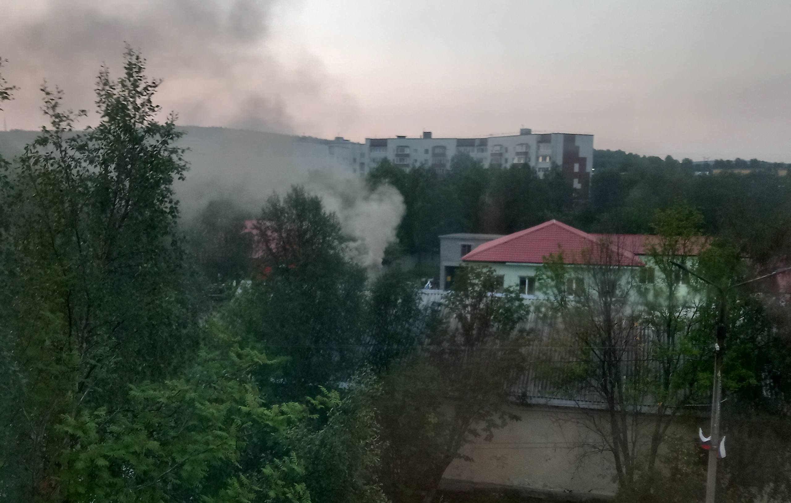 «Вся квартира в едком дыму»: жителей Мурмашей изводит непонятный запах гари по ночам