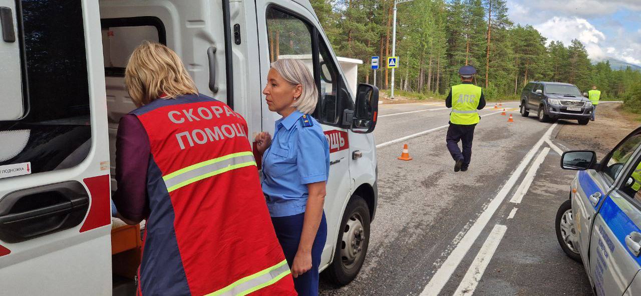 Под Умбой на «зебре» 80-летний водитель на иномарке сбил 18-летнюю девушку с маленьким ребенком