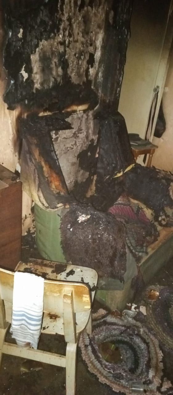 Погиб жилец горящей квартиры в Заполярном