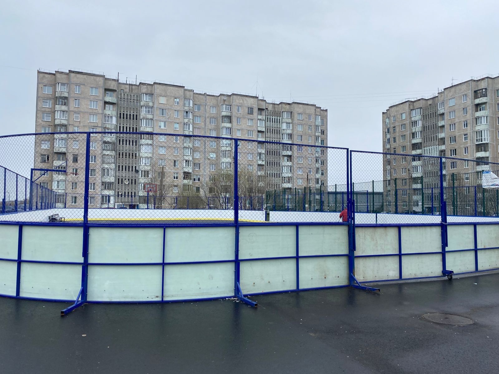 В Мончегорске створка ворот упала на девочку-подростка — перед судом ответит замдиректора спортшколы