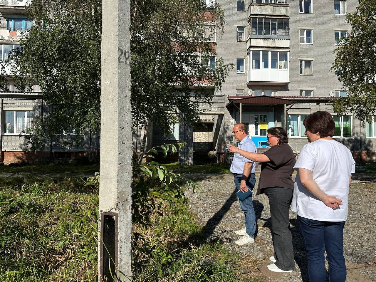 Чистота и порядок в селе: в Ловозере проверили качество благоустройства и уборки территории