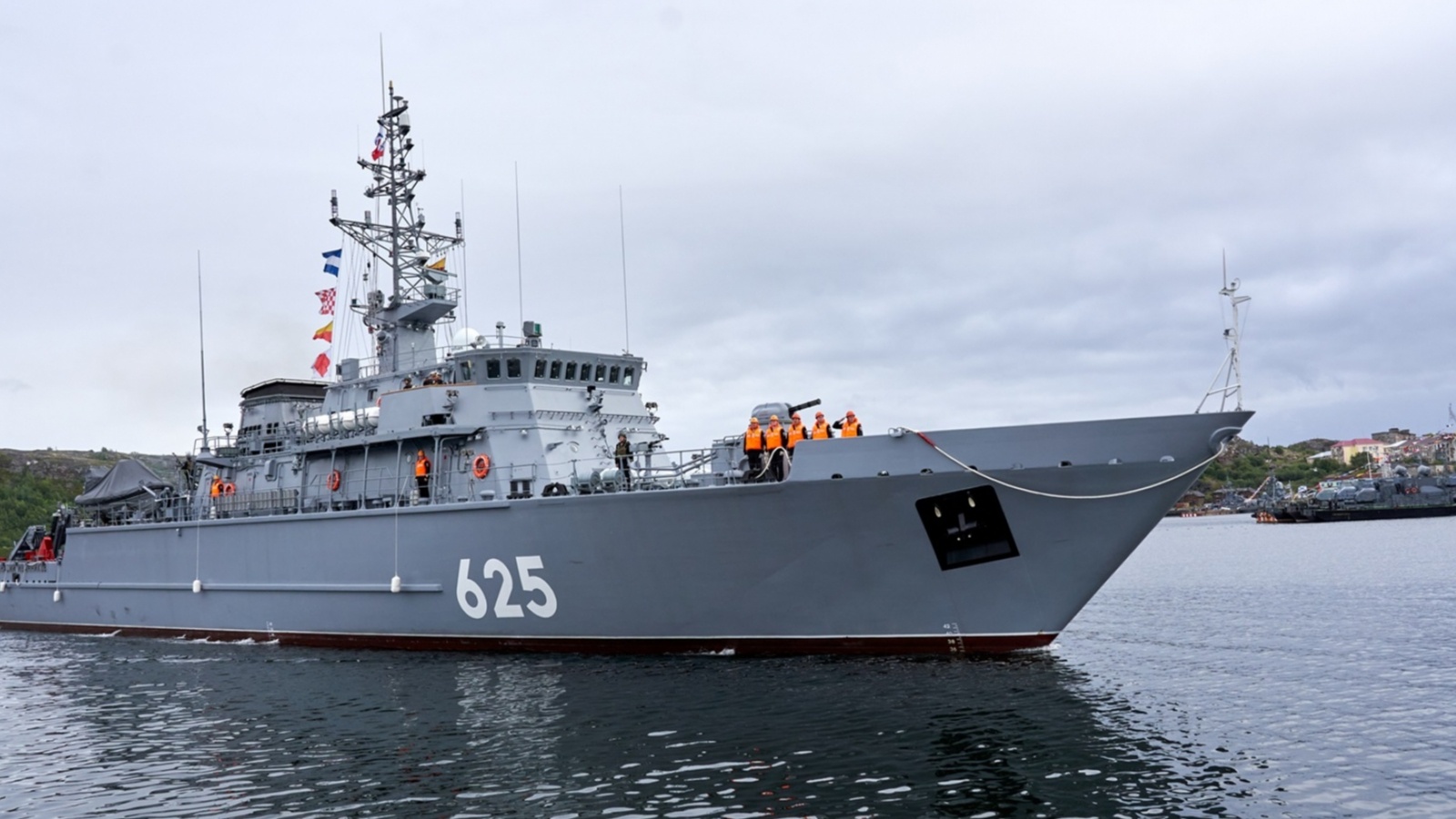 В Полярном обеспечивать вывод кораблей и субмарин в море будет новый тральщик
