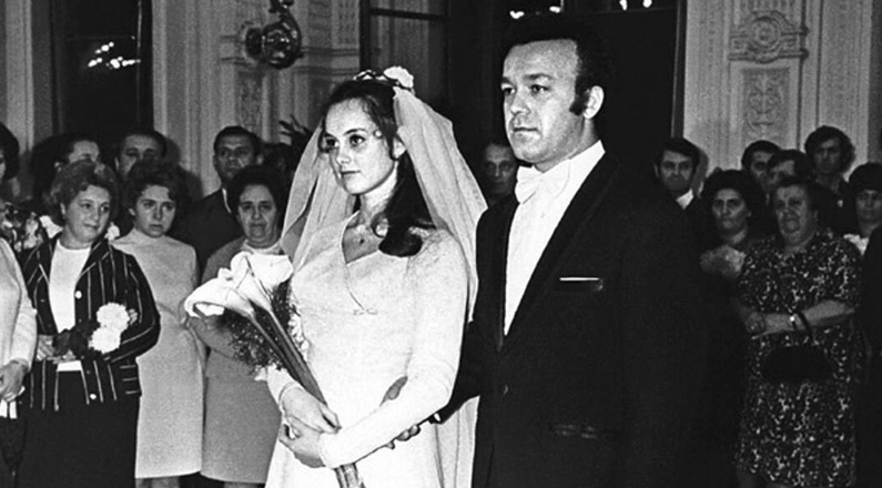 «Самое ценное — это мои песни и Нелли» — семейная жизнь Иосифа Кобзона: несколько браков и вмешательство его матери
