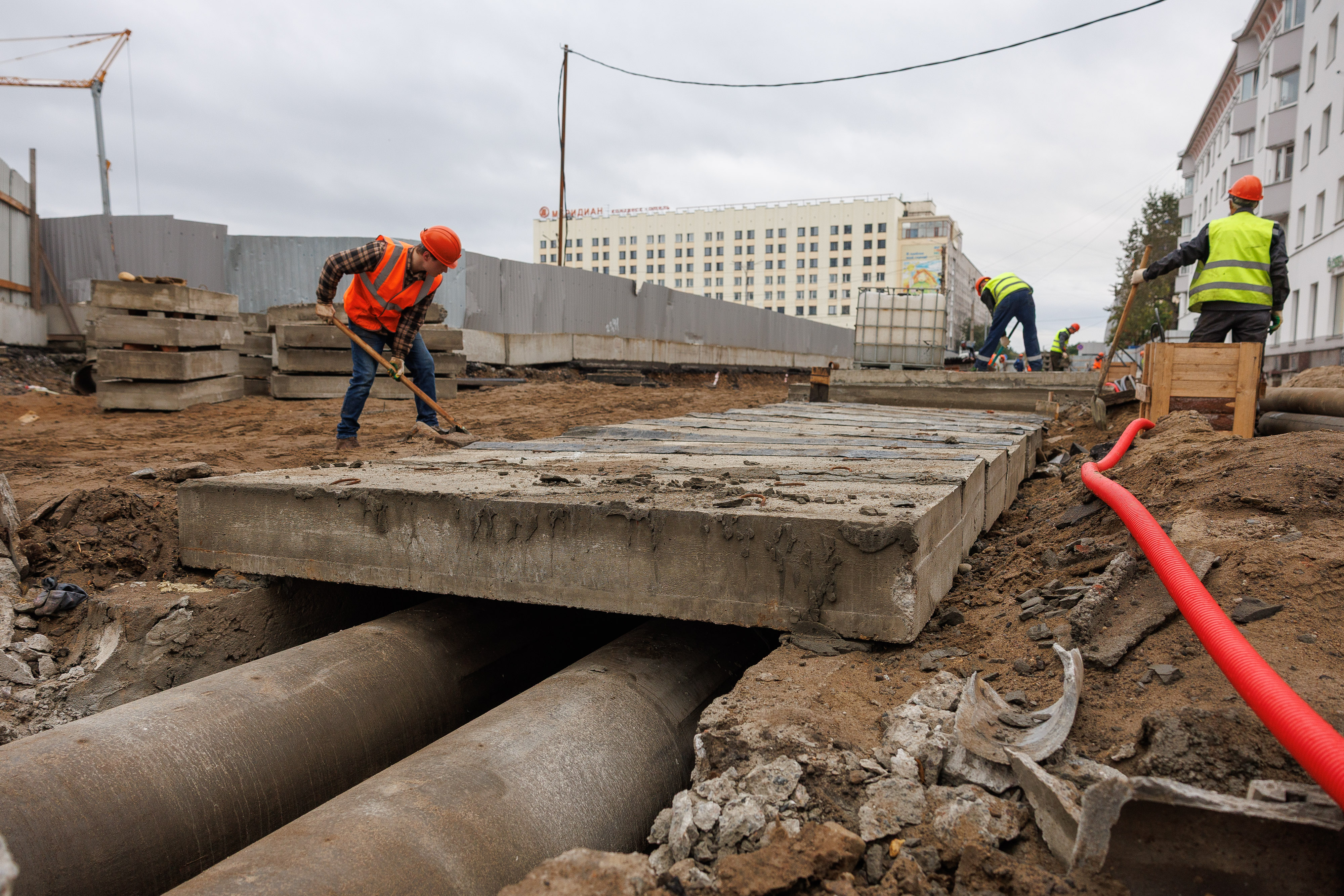 «Удорожание и изменение срока надо обосновывать, мы жестко это контролируем» — губернатор о возведении новых объектов в Заполярье