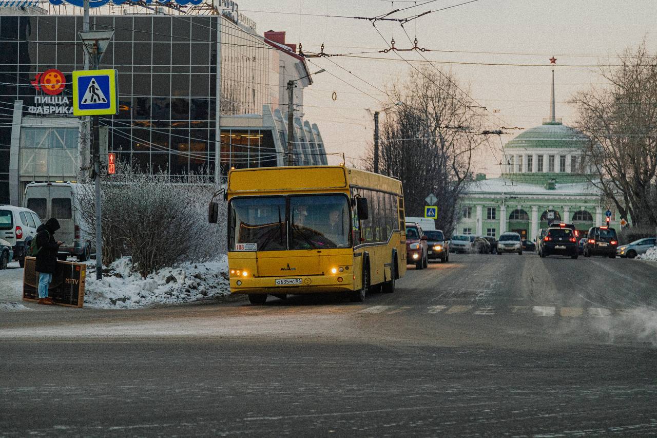 Штраф 500 рублей: когда нужно пропускать автобус по правилам — а когда это просто вежливость