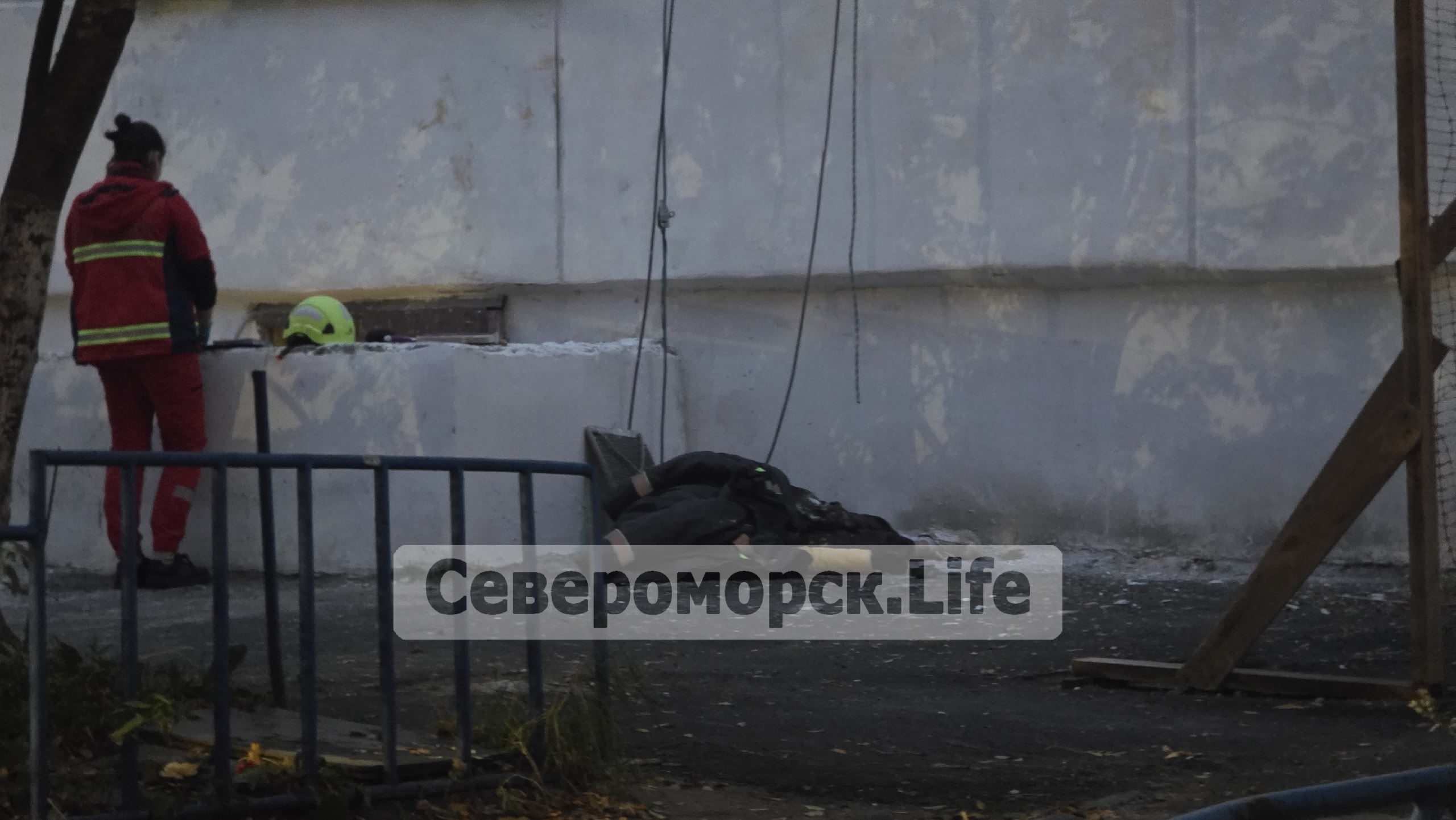 В Североморске при выполнении высотных работ разбилась насмерть женщина – соцсети