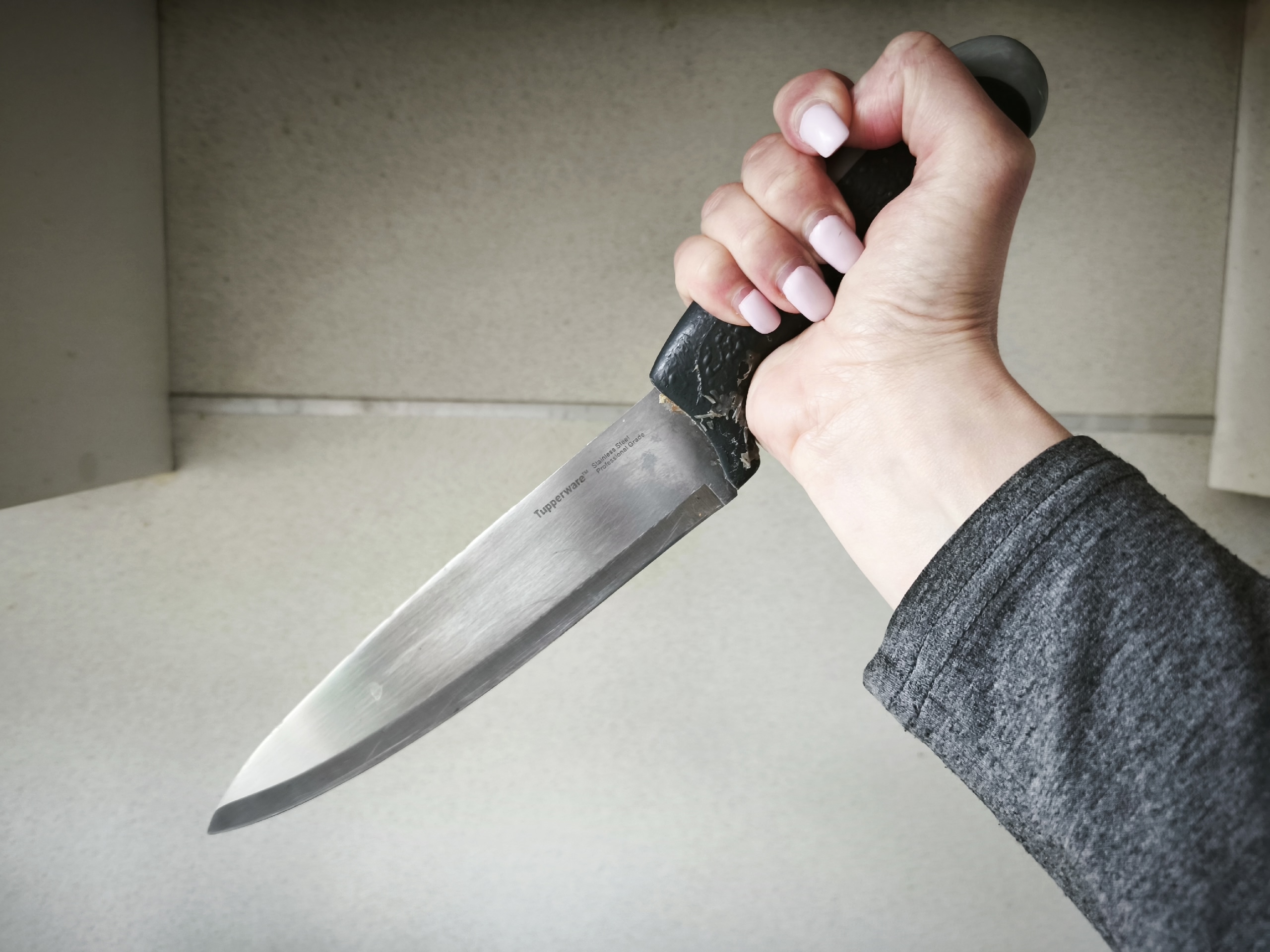 42-летняя жительница Оленегорска в пылу ссоры зарезала соседа