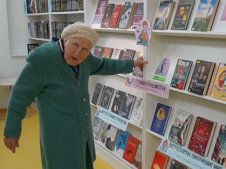 «Ее знают даже в библиотеках Санкт-Петербурга»: 88-летнюю северянку назвали самой активной читательницей Апатитов