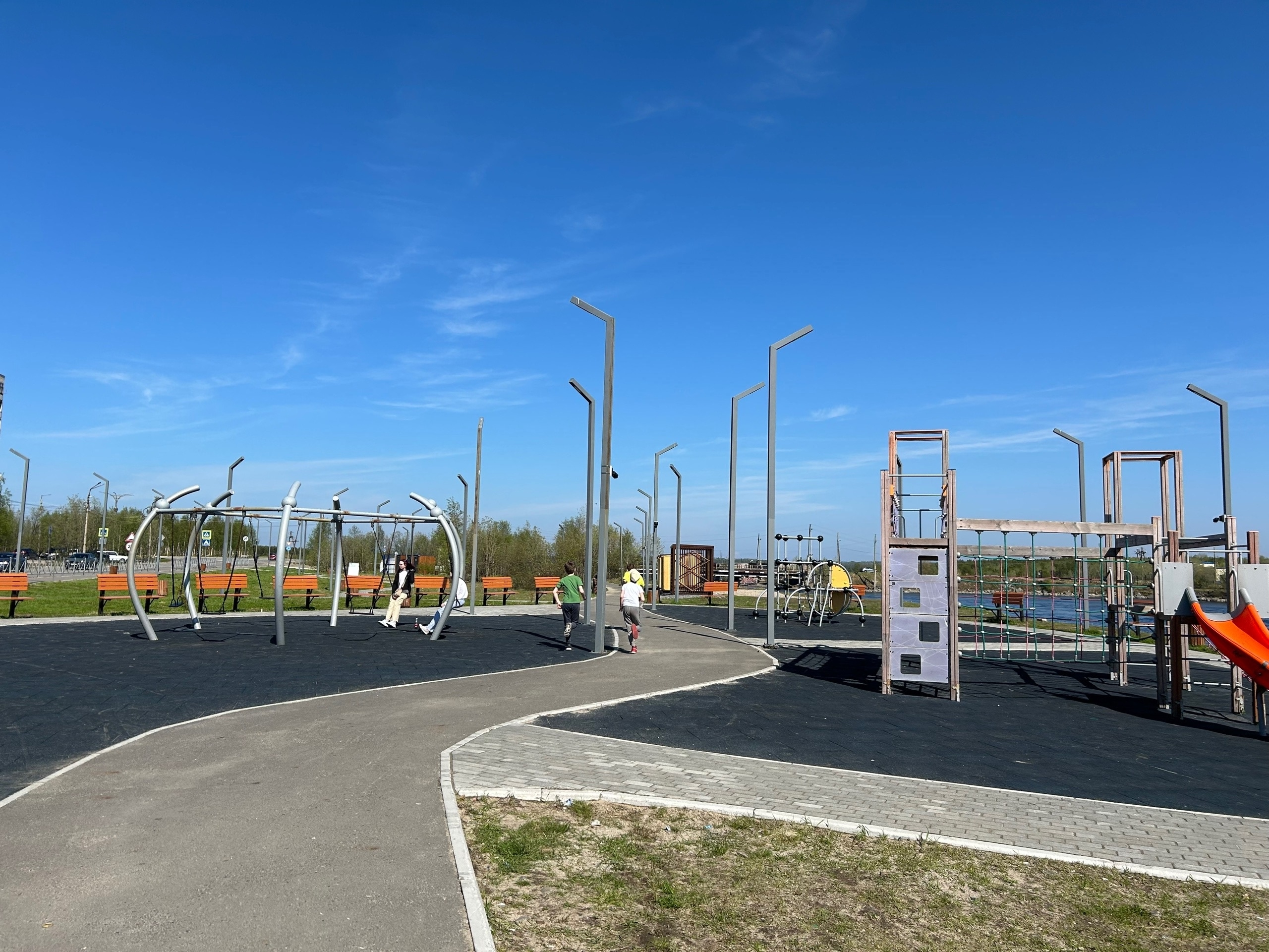В Мончегорске за 68 тыс. руб. починили поломанный детский городок — оплатят родители юных вандалов