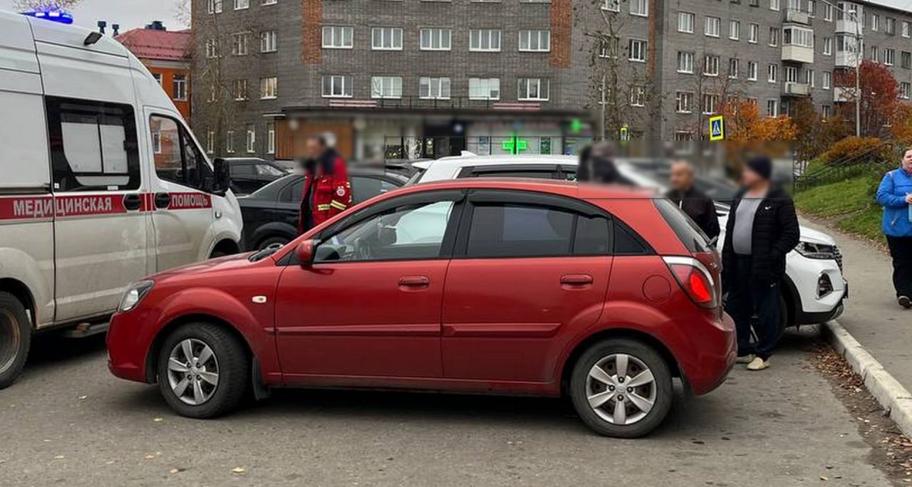 За день в Мурманской области под колеса автомобилей попали два пешехода