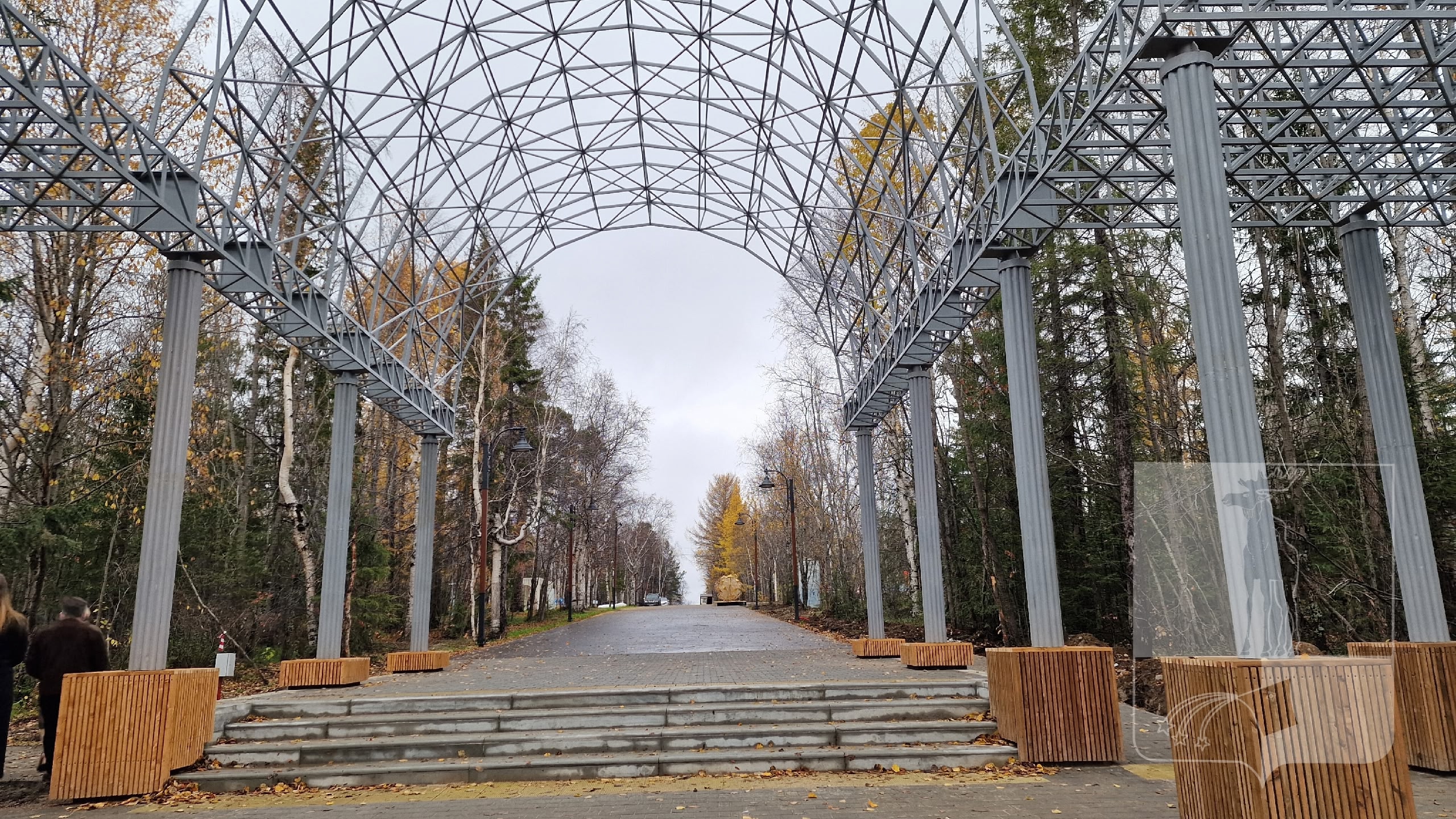 В реконструируемом парке им. Бровцева Мончегорска уже орудовали вандалы