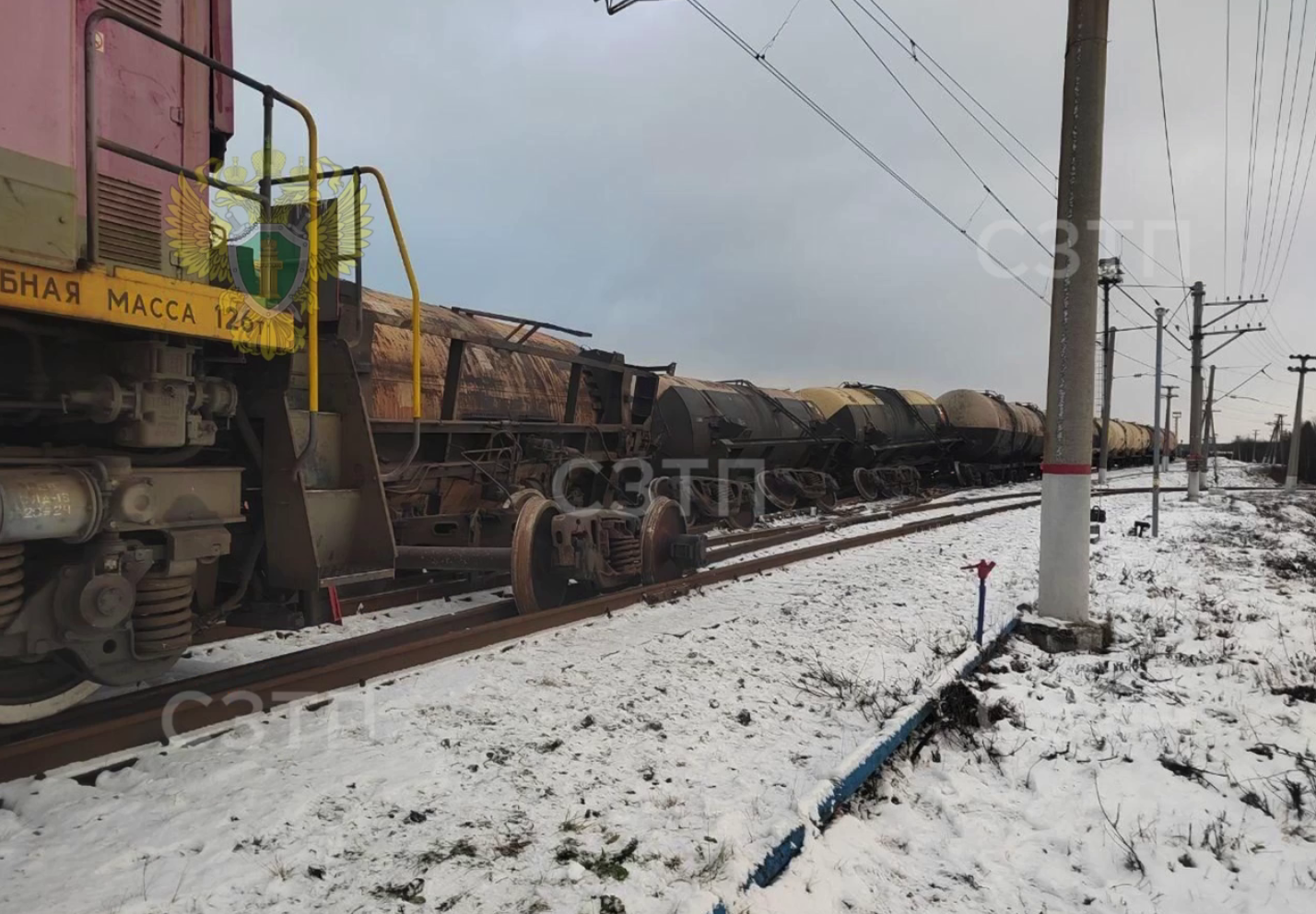 В Апатитах сошли с рельсов пять вагонов с мазутом — разлива нефтепродуктов не произошло
