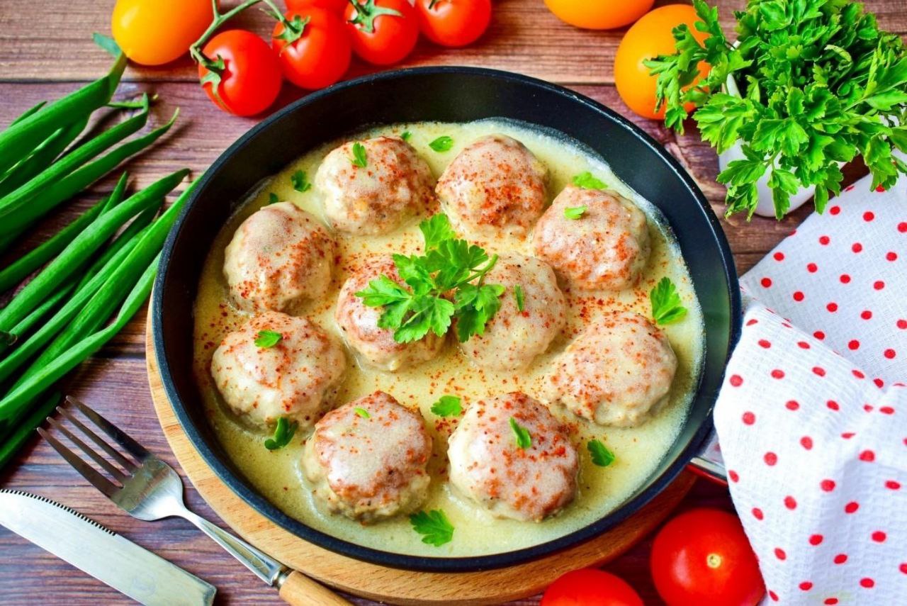 Фрикадельки в сторону: эти мясные шарики в 100 раз вкуснее — готовятся просто и быстро