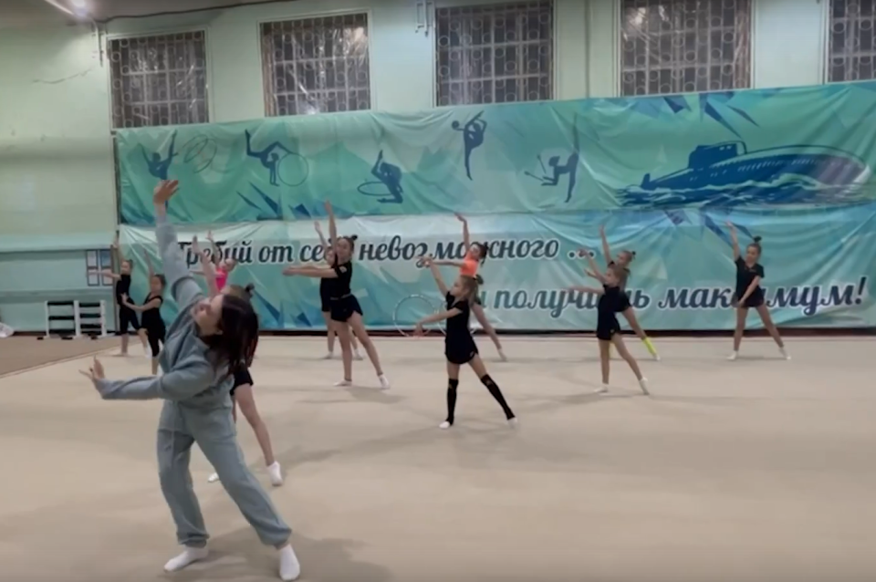 «В помещениях дубарь»: в Гаджиеве температура воздуха в зале для юных гимнасток опускается до +16°