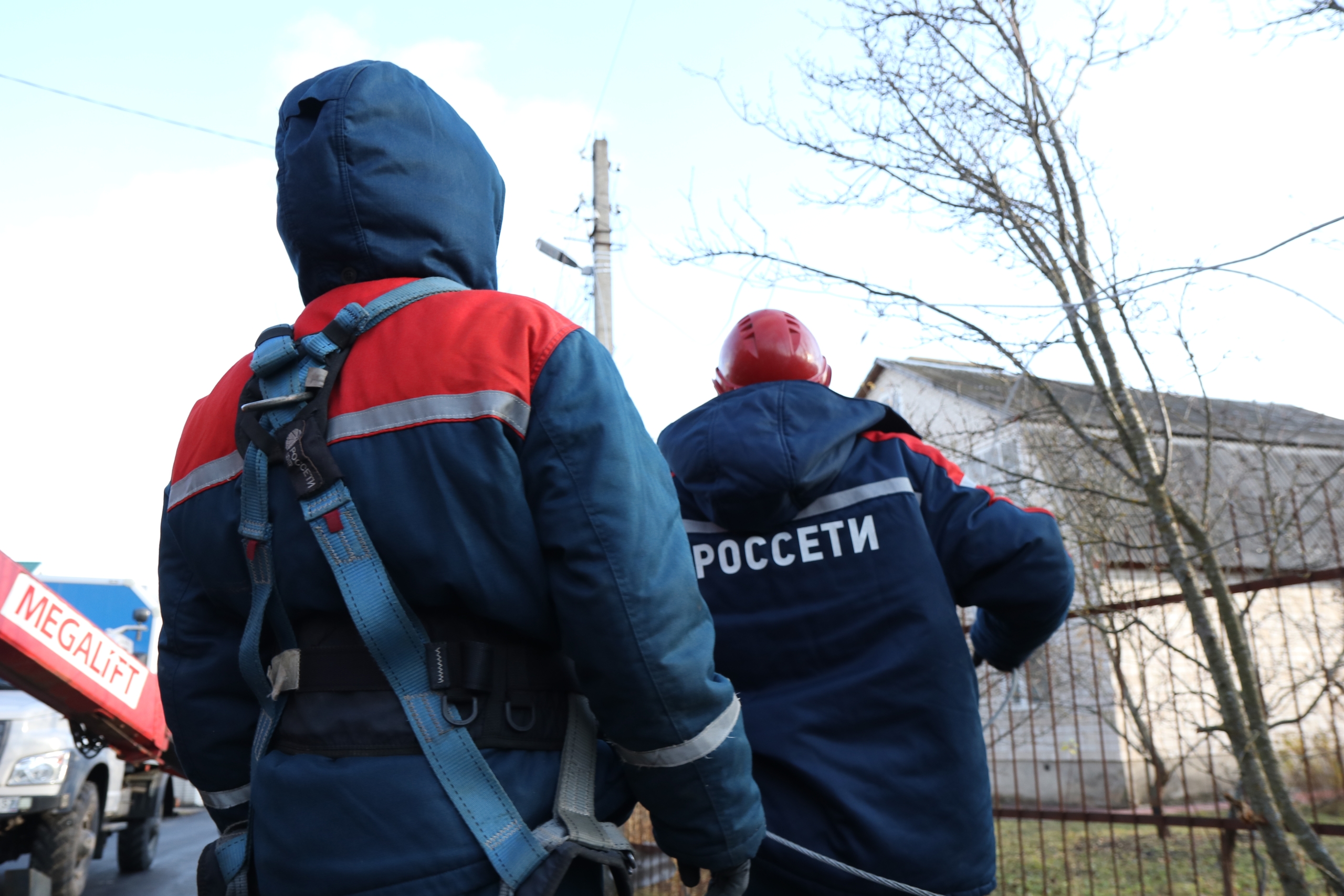 В Верхнетуломском подключить дом к электричеству заставили через суд
