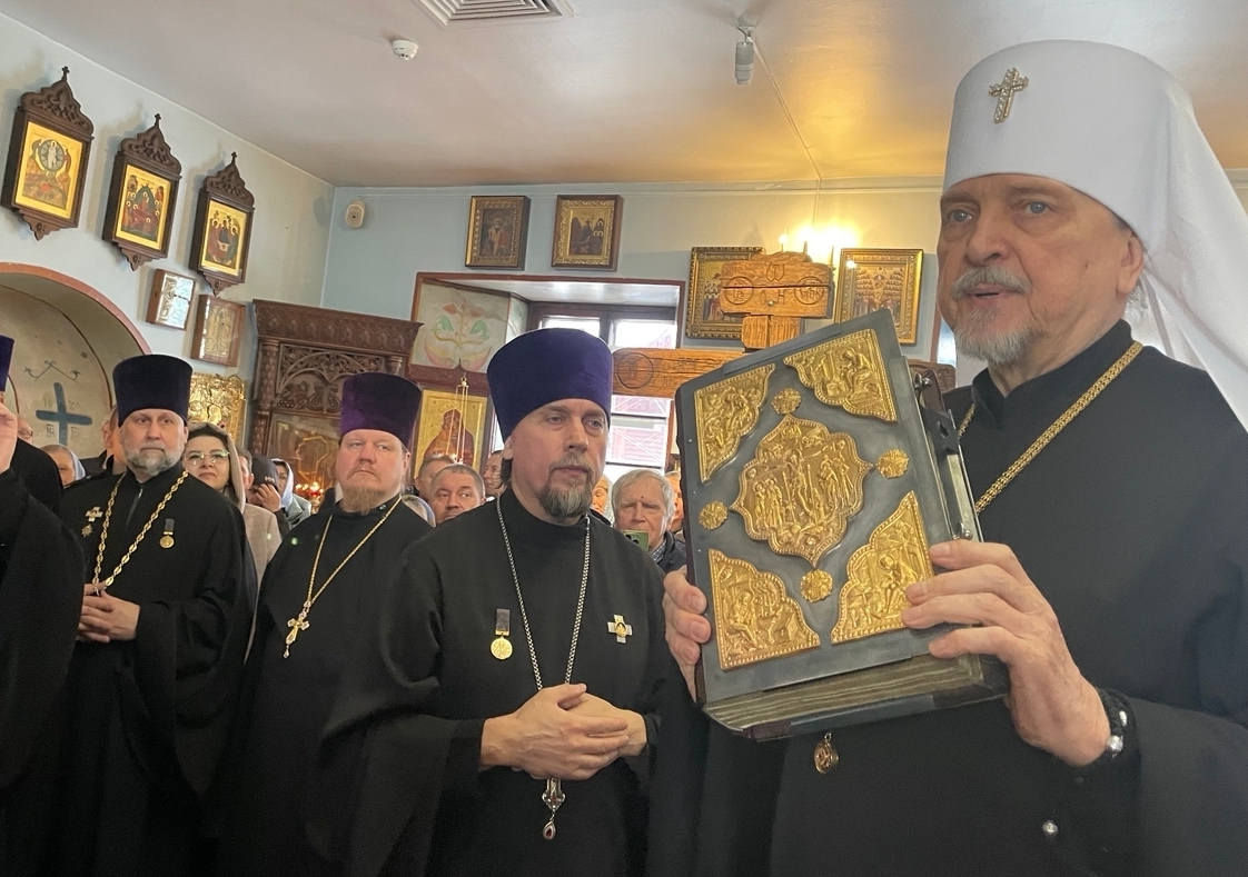 Святыня 18 века: в Колу вернули отреставрированное Евангелие времен Елизаветы Петровны