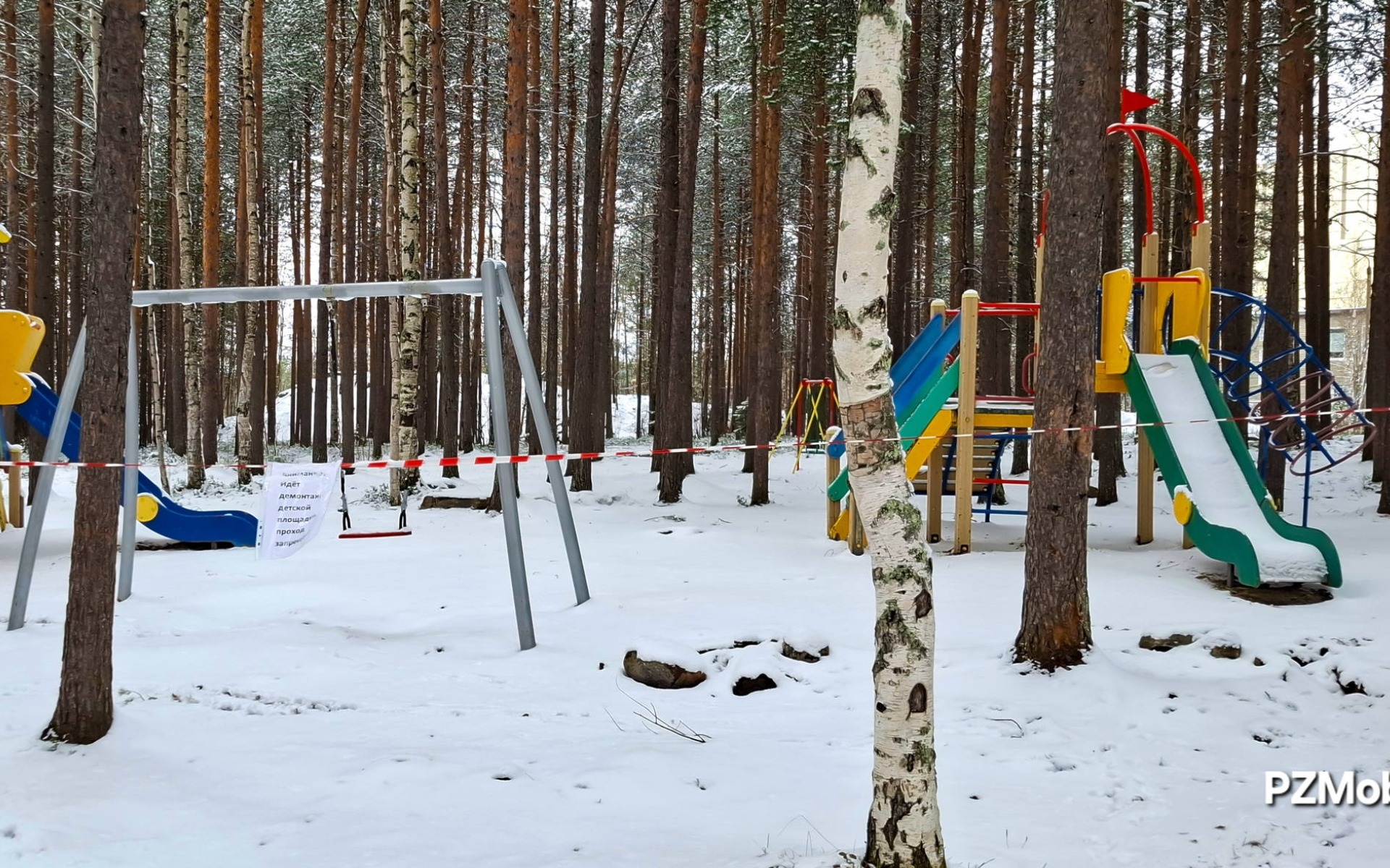 Зачем убирать исправные горки?: в Полярных Зорях жители гадают о причинах сноса площадки у ДК